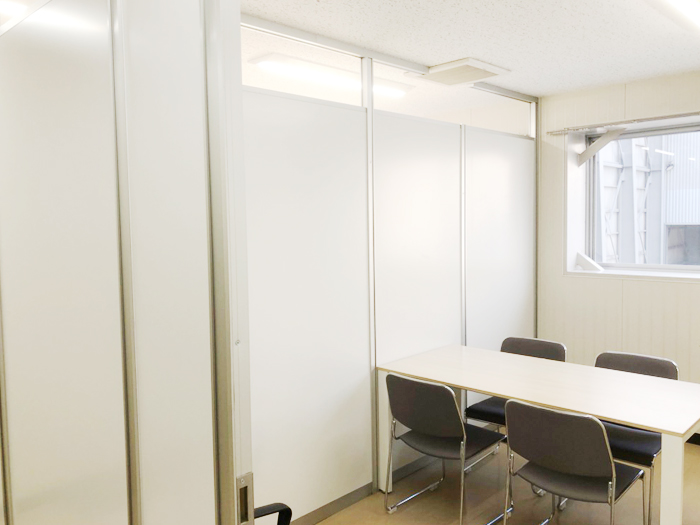 パーテーションで更衣室 会議室の間仕切り工事 神奈川県横浜市 オフィス 事務所の移転 リノベーションならｈａｐｐｙ ハッピー