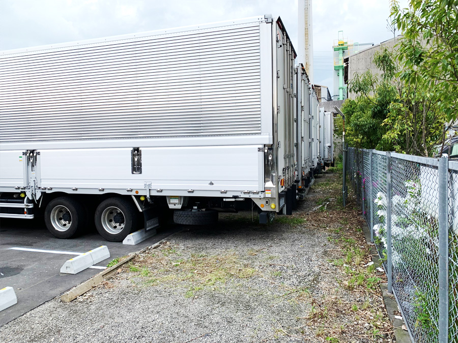 大型トラック用の車止め設置 千葉県市川市 オフィス家具ならｈａｐｐｙ ハッピー