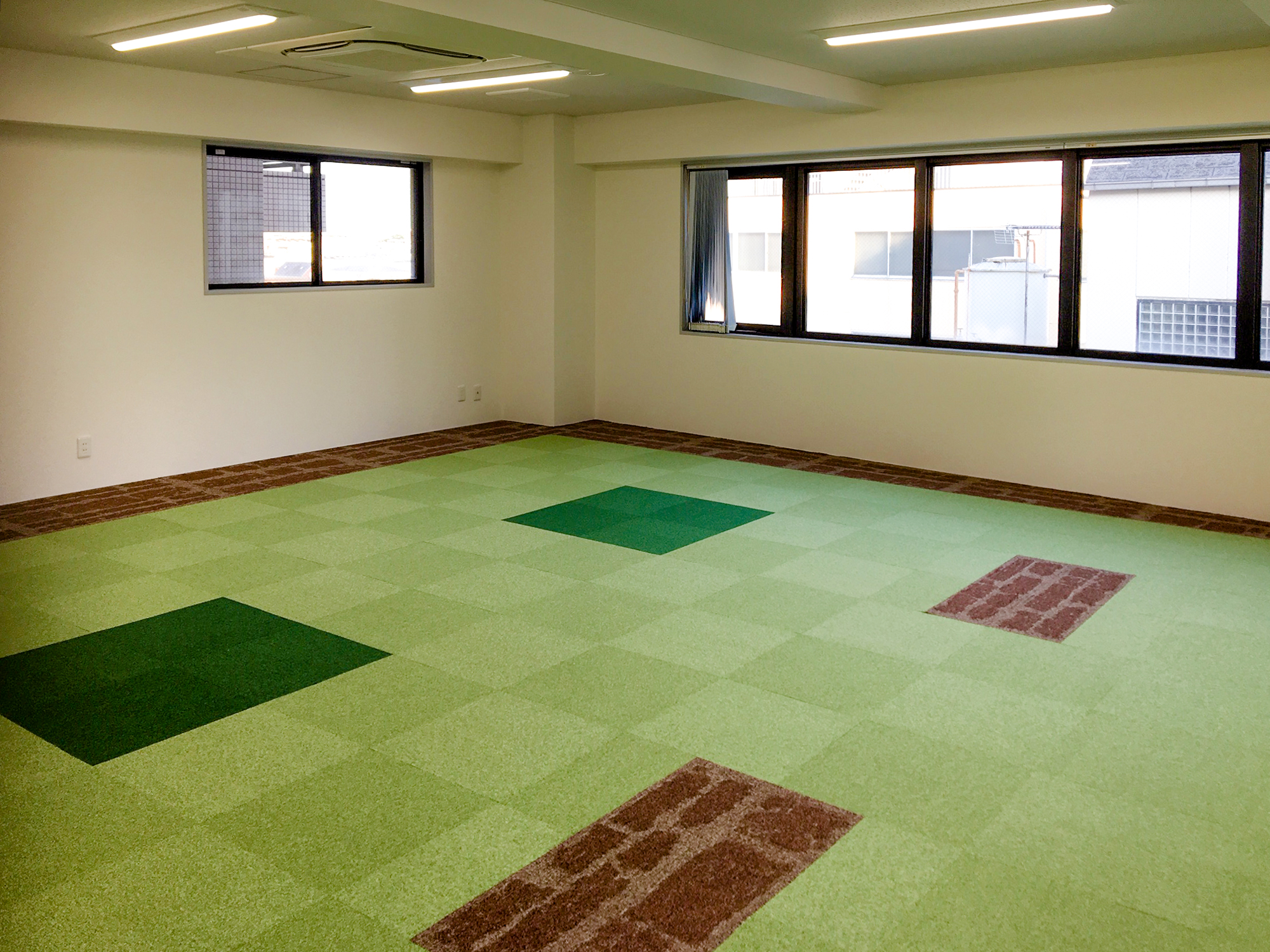 コーポレートカラーにあわせた床施工 さいたま市浦和区 オフィス 事務所の移転 リノベーションならhappy ハッピー コーポレートカラーにあわせた床施工 さいたま市浦和区 オフィス 事務所の移転 リノベーションならhappy ハッピー