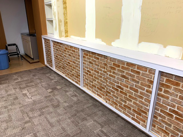 新規事務所設立 造作棚のクロス張り替え編 大田区 オフィス家具ならｈａｐｐｙ ハッピー