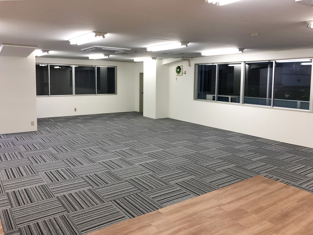 Oaフロア タイルカーペット ルースレイタイルの施工 オフィス 事務所の移転 リノベーションならｈａｐｐｙ ハッピー