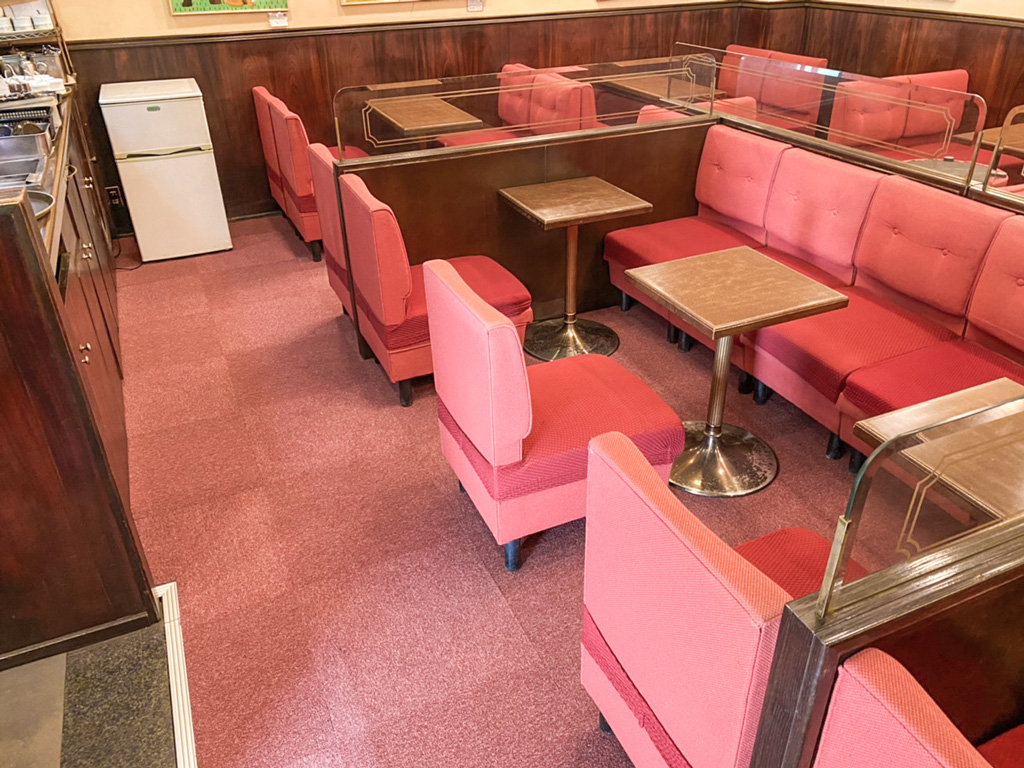 床を上げてカーペットが濡れるのを防ぎたい オフィス家具ならｈａｐｐｙ ハッピー