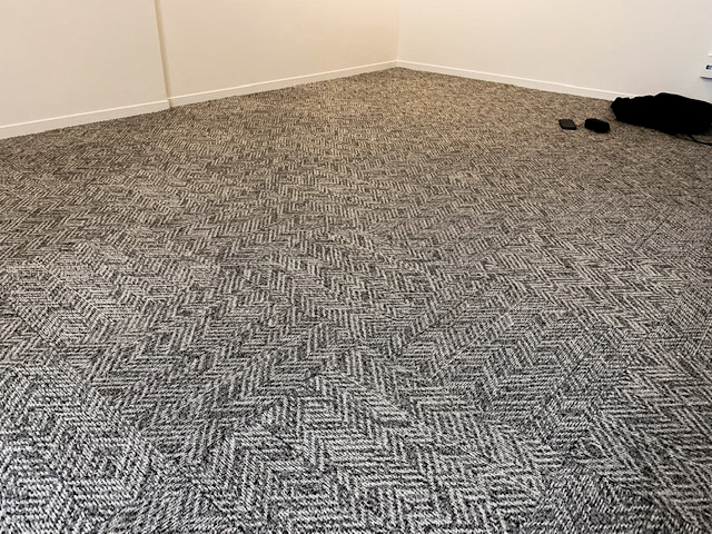 新しく入居予定の事務所にタイルカーペットを敷きたい