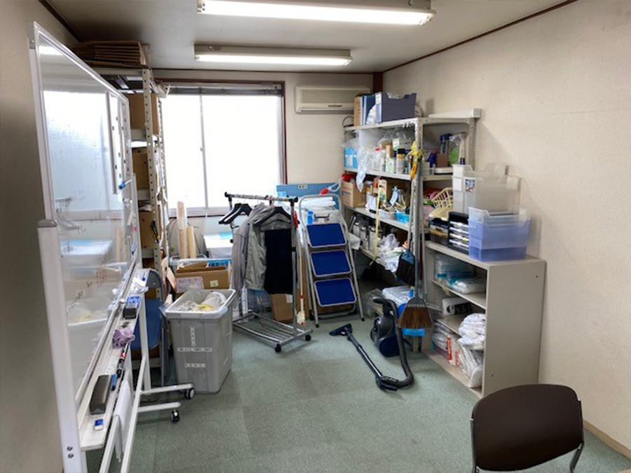 物置部屋状態の部屋の改装 オフィス 事務所の移転 リノベーションならｈａｐｐｙ ハッピー