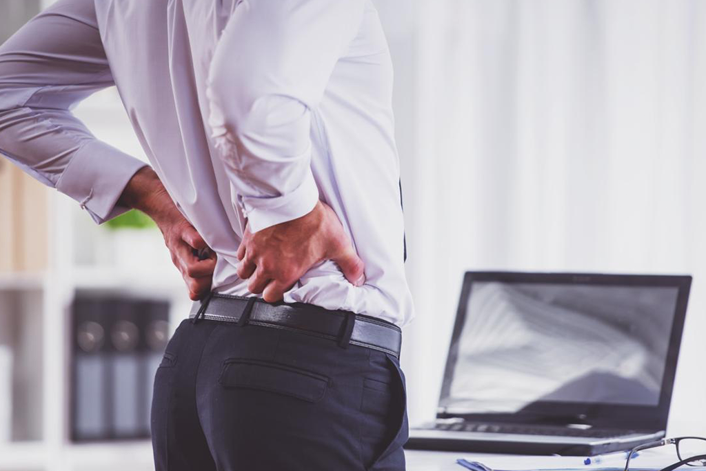 デスクワークによる腰痛を軽減する方法