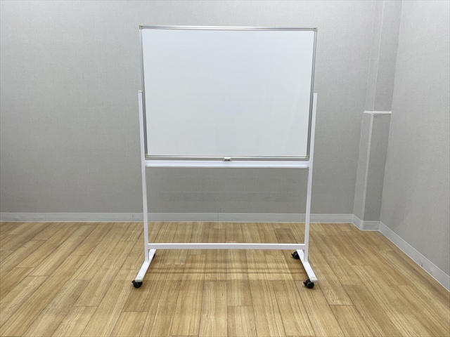 決まりました【7/1引取希望】綺麗なホワイトボード☆事務用品☆中古品 壁掛ホワイトボード[-][中古]|壁掛ホワイトボード-ボード オフィス家具