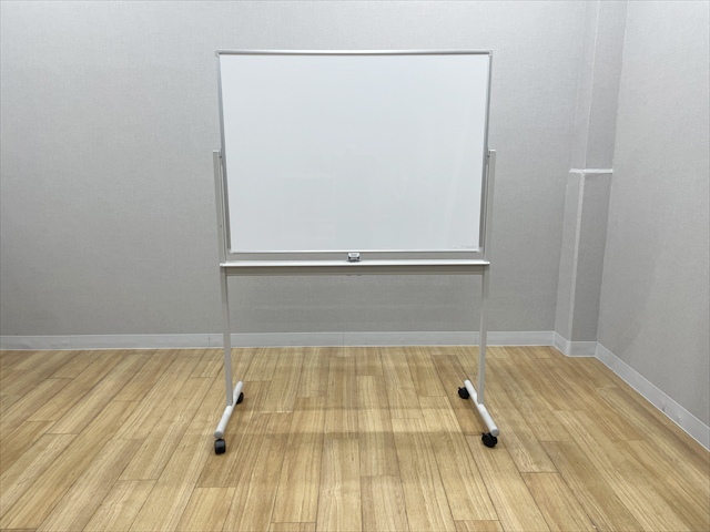 ウチダ　ホワイトボード　両面　盤面120×90  中古　美品 ウチダ 両面ホワイトボード 縦型タイプ AS-V1509B両面SW【幅896×奥行