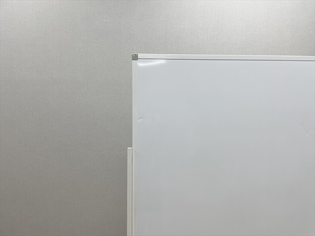 脚付ホワイトボード 片面式 縦型[-][中古]|脚付ホワイトボード-ボード