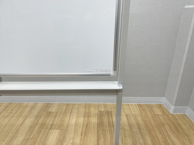 脚付ホワイトボード 両面式 スタンダードタイプ[内田洋行/ウチダ][中古