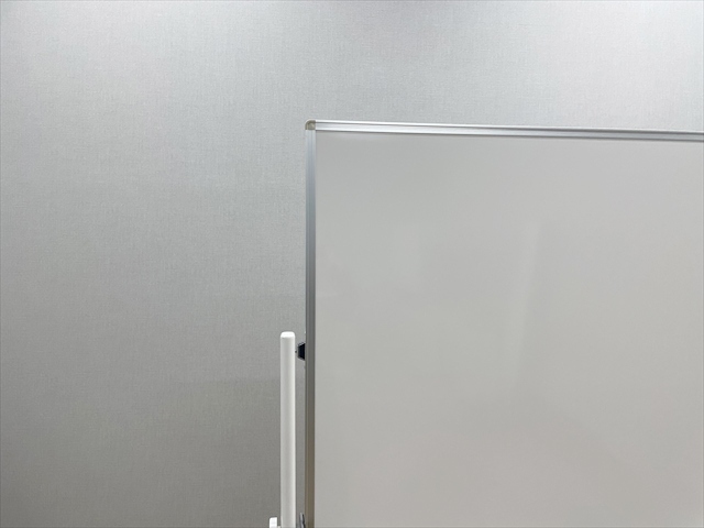 脚付ホワイトボード 両面式 スクリーン兼用ホワイトボード BBCP-1809WS