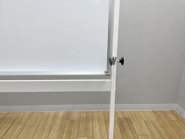 ホワイトボード【片面・.中古】 脚付ホワイトボード 片面式[-][中古]|脚付ホワイトボード-ボード