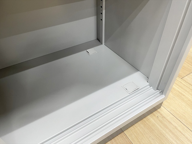 ����㉺�Z�b�g�@��i�K���X��