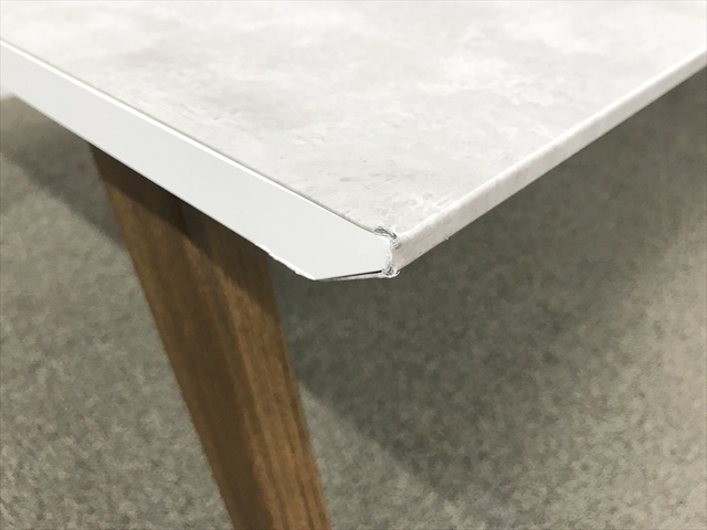 �t���[�A�h���X�f�X�N�@�Z���e�B�A�@4���V�@���ʃ^�C�v