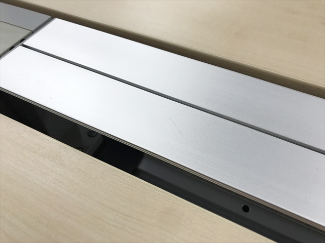 �t���[�A�h���X�f�X�N�@���[�N���B�X�^�@4���V�@���ʃ^�C�v