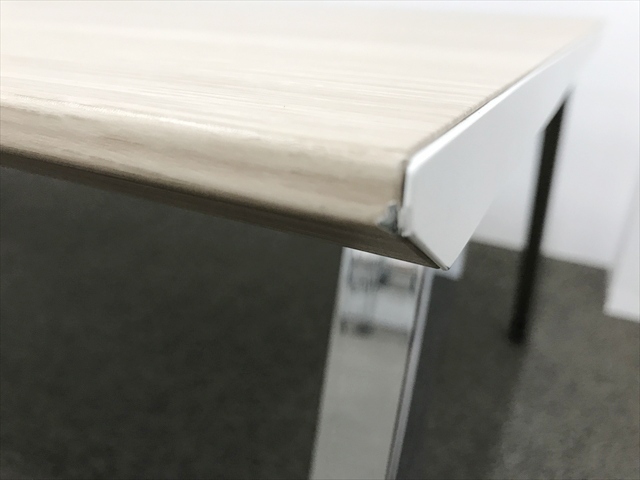 �t���[�A�h���X�f�X�N�@�Z���e�B�A�@4���V�@���ʃ^�C�v