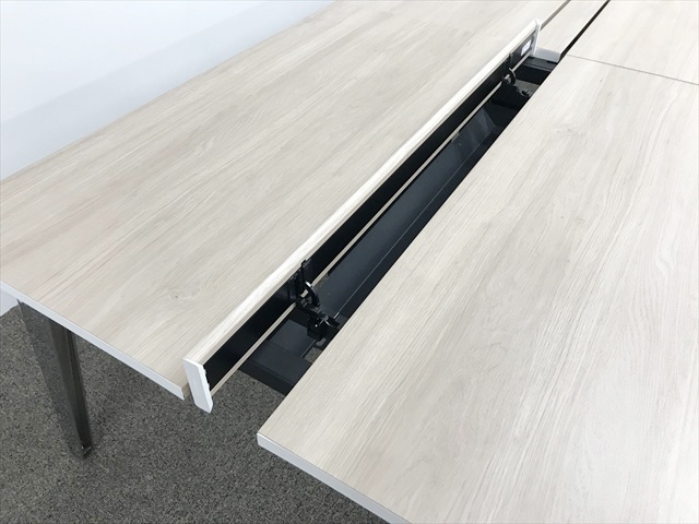 �t���[�A�h���X�f�X�N�@�Z���e�B�A�@4���V�@���ʃ^�C�v