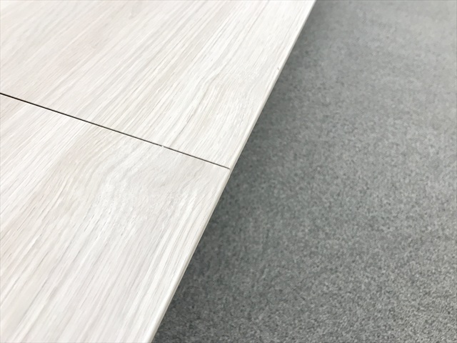 �t���[�A�h���X�f�X�N�@�Z���e�B�A�@4���V�@���ʃ^�C�v