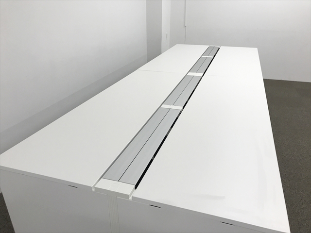 �y��n�ƍՁz�t���[�A�h���X�f�X�N�@���[�N���B�X�^�@4���V�@���ʃ^�C�v