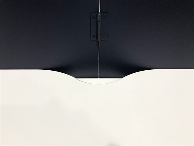 �yOUTLET�z���f�X�N�@�ʃu�[�X�@�X�}�C���@�X�^�`�I�[�l�f�X�N�@���o����