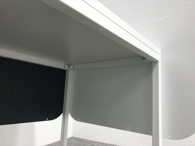 �yOUTLET�z���f�X�N�@�ʃu�[�X�@�X�}�C���@�X�^�`�I�[�l�f�X�N�@���o����