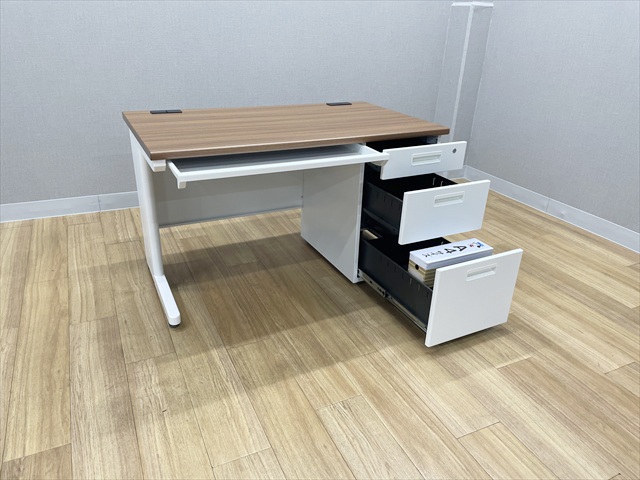 �Б��f�X�N�@3�i���@�X�`�[���f�X�N