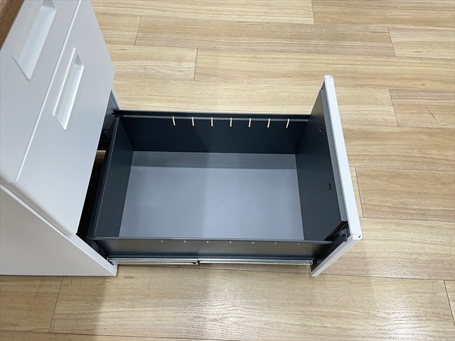 �Б��f�X�N�@3�i���@�X�`�[���f�X�N