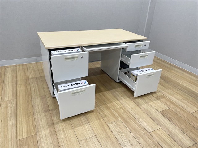 �����f�X�N�@3�E3�i���@LEO�@LER-T147