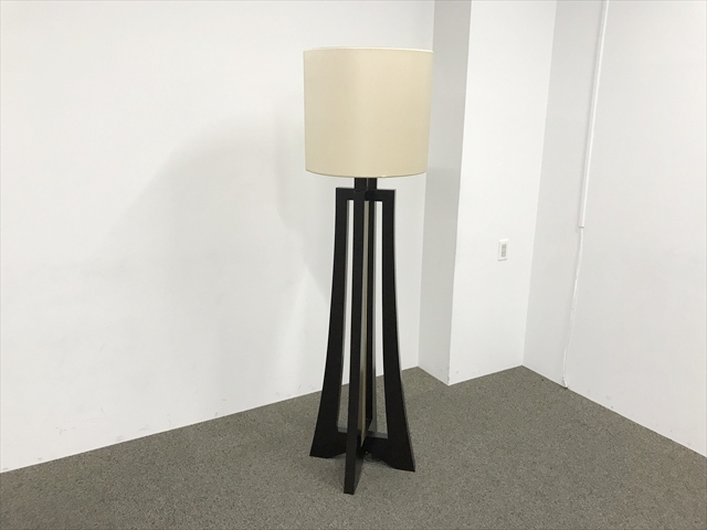 �Ɩ����@�X�^���h���C�g