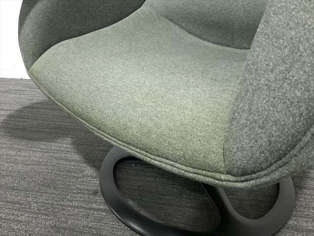 オカムラの【サンクスセール】ミーティングチェア 肘付 ライブス