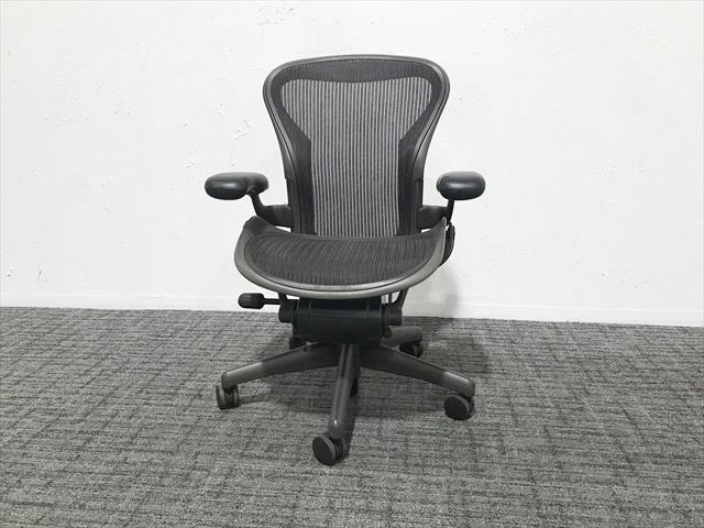 yq ハーマンミラー　アーロンチェア　中古品　Bサイズ　ダイヤル可動肘　ブラック 中古】ハーマンミラー アーロンチェア Bサイズ フル装備