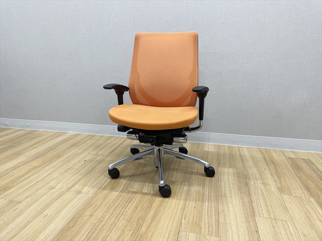 オカムラのゼファーチェア メッシュタイプ CY95ZT FHT4[オカムラ][中古 