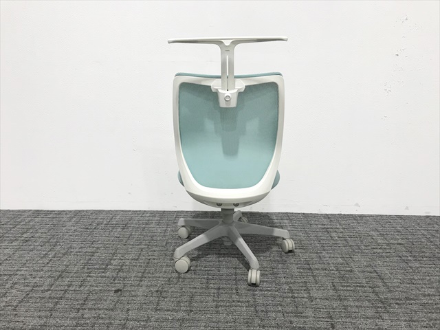 オカムラ チェア CG-Mシリーズ メッシュタイプ 肘付 セージ CG91WR-FZK6:  オフィス家具・収納－オフィス・現場用品の通販キラット【KILAT】