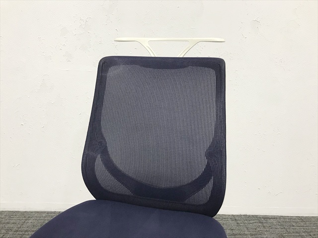 オカムラのゼファーチェア メッシュタイプ ハンガー付[オカムラ][中古