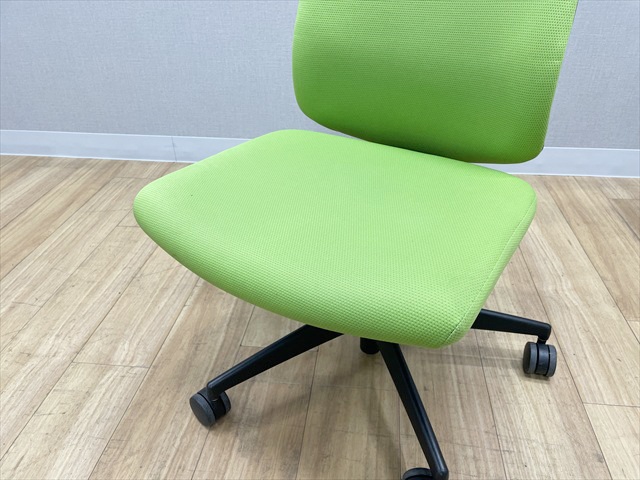 コクヨのウィザードチェア ローバック 樹脂タイプ ハンガー付 CRS 