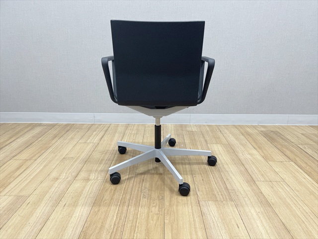 .04�`�F�A�@�X�^�W�I�`�F�A�@44008100