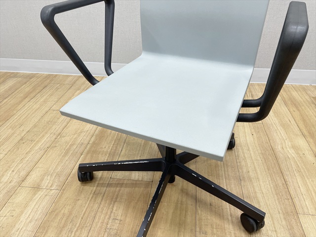 Vitra/ヴィトラの.04チェア スタジオチェア 3010077825 44042100[Vitra 