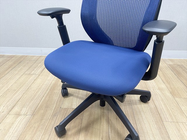 オカムラのシルフィーチェア エキストラハイバック メッシュタイプ