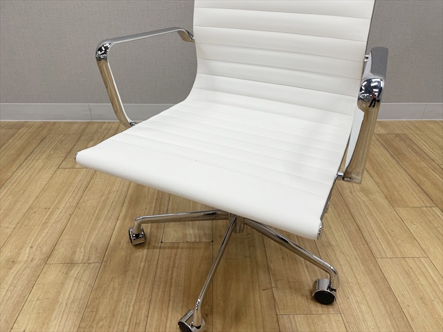 �f�U�C�i�[�Y�`�F�A�@�n�C�o�b�N�@OC-CH-NW01H