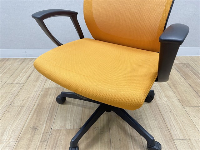 オカムラのエスクードチェア ハイバック C447ZR FHB7[オカムラ][中古