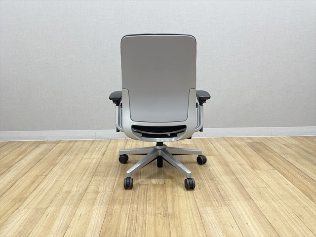 【新品未使用品】プラチナデータ スチールケース steelcase/スチールケースのアミアチェア プラチナフレーム[steelcase