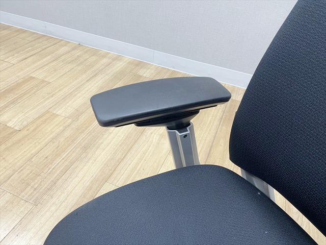 【新品未使用品】プラチナデータ スチールケース steelcase/スチールケースのアミアチェア プラチナフレーム[steelcase