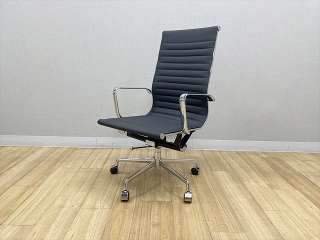 �f�U�C�i�[�Y�`�F�A�@�n�C�o�b�N