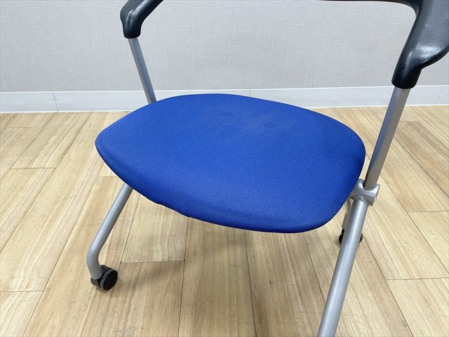 内田洋行/ウチダの平行スタッキングチェア 肘付 スタッカート