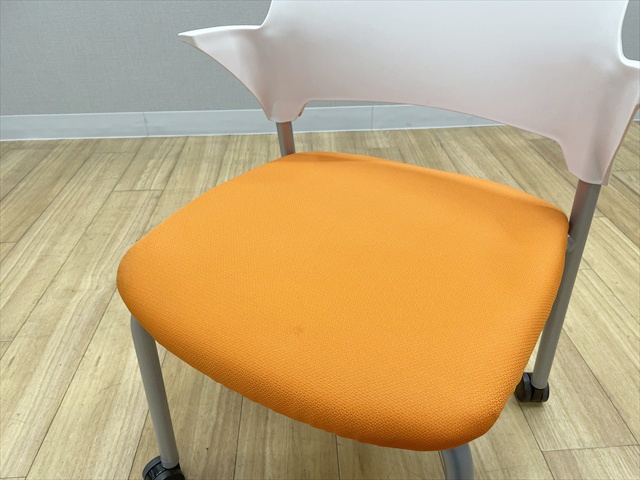 �X�^�b�L���O�`�F�A�@�I�t�@�T���P�C�@CM550�@�L���X�^�[�t