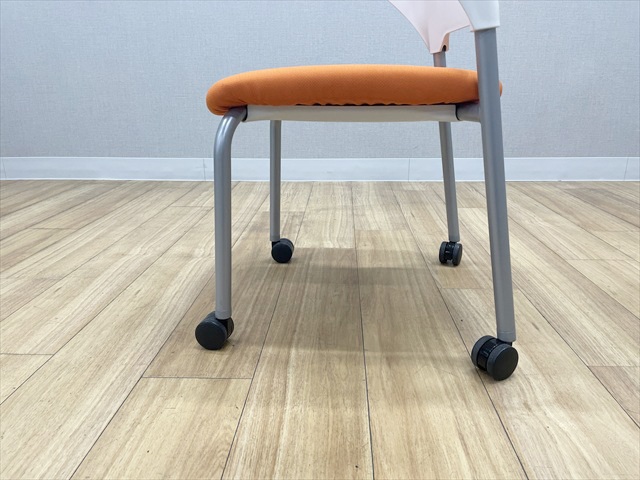 �X�^�b�L���O�`�F�A�@�I�t�@�T���P�C�@CM550�@�L���X�^�[�t