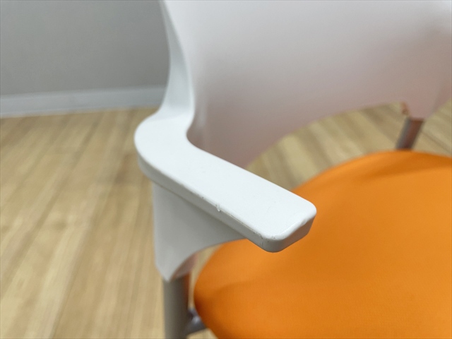 �X�^�b�L���O�`�F�A�@�I�t�@�T���P�C�@CM550�@�L���X�^�[�t