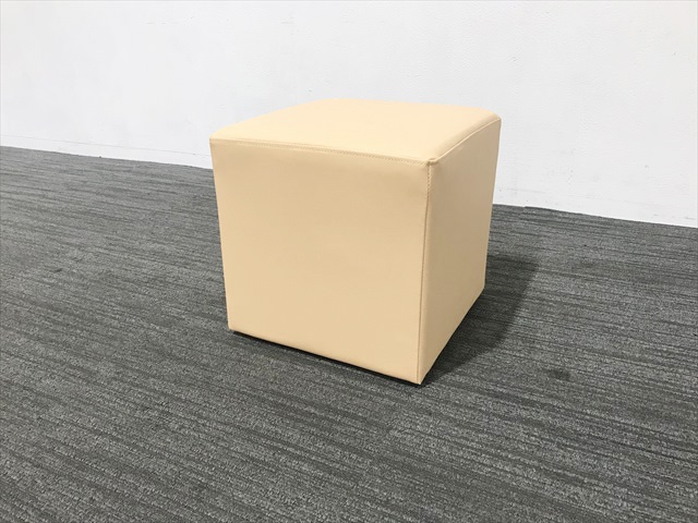 古家具 医療用スツール ヴィンテージ家具と、遊び心のあるアイテムで