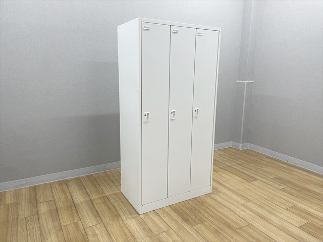 特別価格！オカムラ　4人用ロッカー　鍵付き　5台入荷！　搬入・設置もお任せください！ 4Z435R-ZA75 オカムラ モバイルロッカー2列3段6人用 可動棚平置き