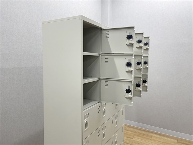 24人用シューズBOX 3列8段 SLC 鍵付 扉付 SLC-24T[生興][中古 