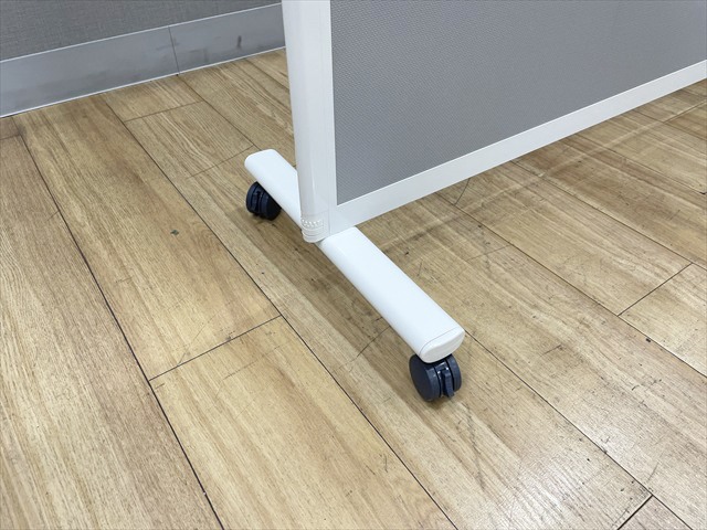 自立パーティション 2連 キャスター付 折りたたみ可[-][中古]|自立